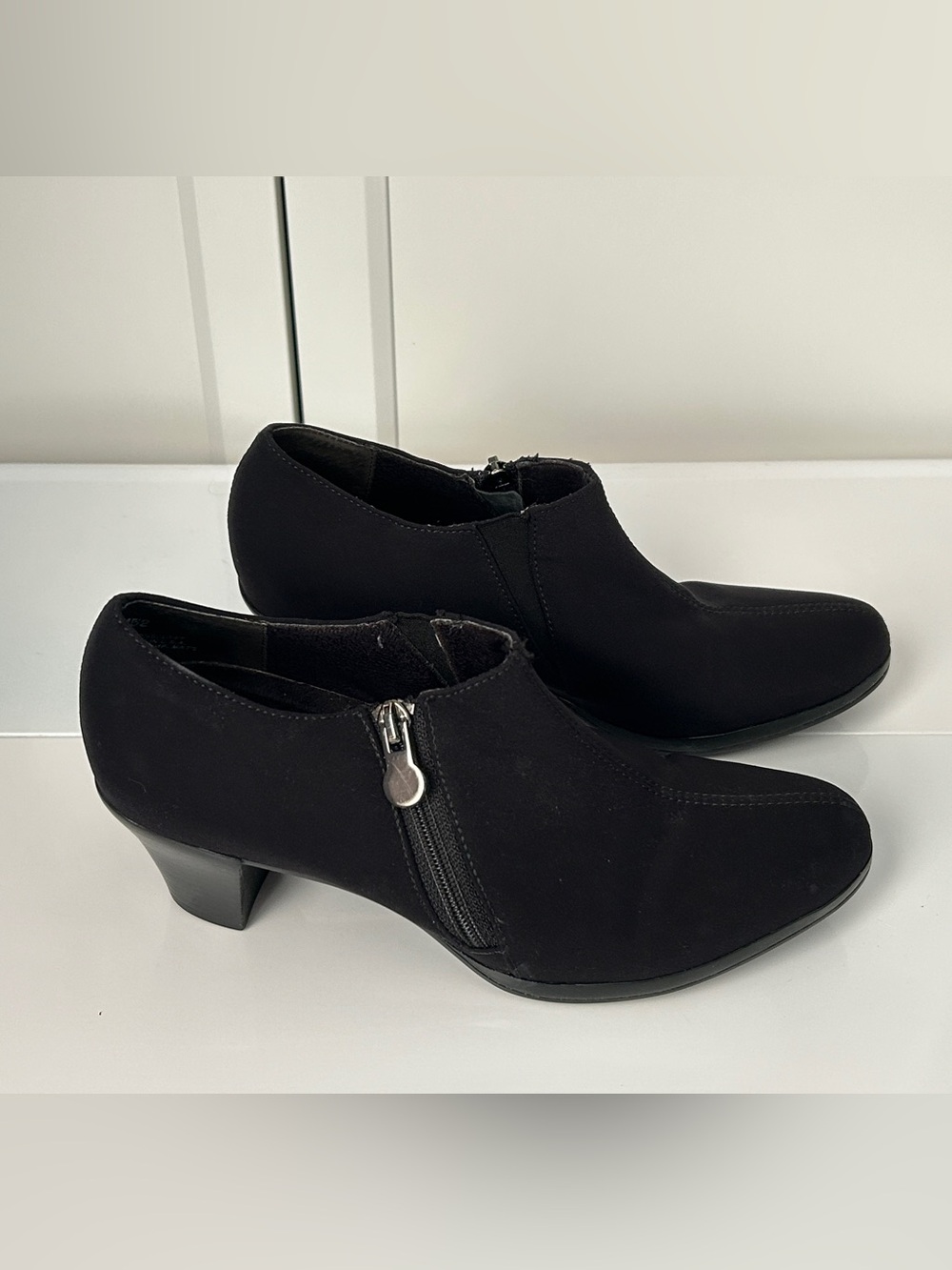 Munro American Womens Size 7 Black Stretch Fabric Comfort Side Zip Ankle Booties